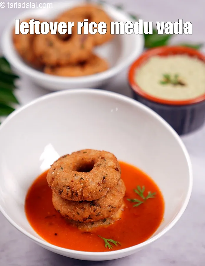 Step 24 – Serve the <strong>instant medu vadas</strong> hot with coconut chutney and sambhar.