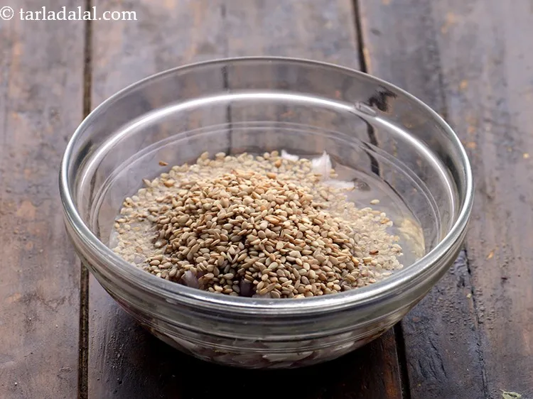 Step 5 – Add sesame seeds. It will give a nutty flavour to the salad.