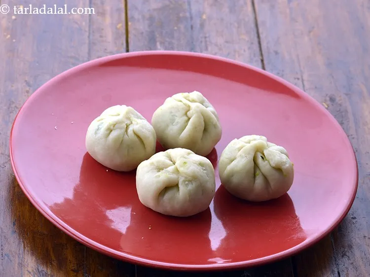 Step 27 – Repeat steps 7 to 9 to make 11 more kachoris.