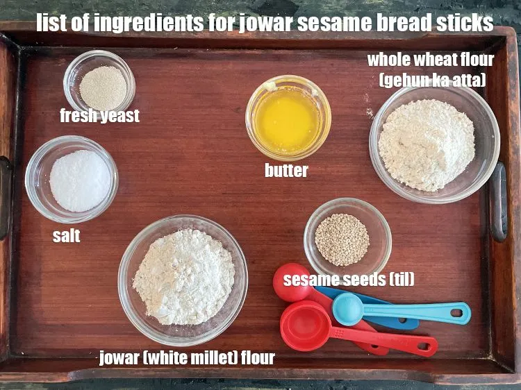 स्टेप 2 – <u><em>ज्वार तिल ब्रेड स्टिक्स के लिए सामग्री की सूची&nbsp;के लिए …