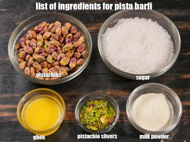 स्टेप 2 – <strong>पिस्ता बर्फी किससे बनती है?&nbsp;</strong><u><em>पिस्ता बर्फी के लिए सामग्री की …