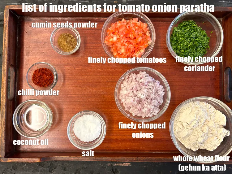 स्टेप 2 – <strong>टमाटर प्याज पराठा किससे बनता है?&nbsp;</strong><u><em>टमाटर प्याज पराठा के लिए …