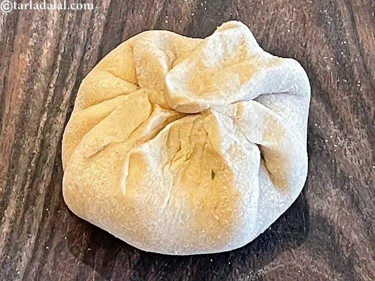 स्टेप 19 – सभी पक्षों को एक साथ बीच में लाएं और कसकर …