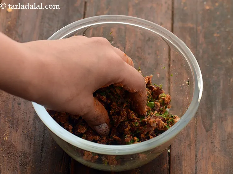 Step 28 – Mix well and our rajma topping for&nbsp;<strong>low calorie sev puri | healthy rajma sev puri …