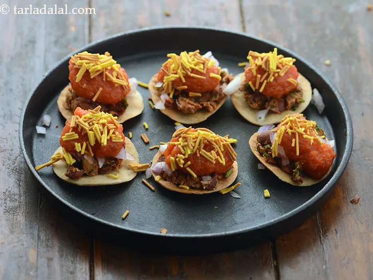 Step 33 – Sprinkle &frac12; tsp of sev over each papdi.