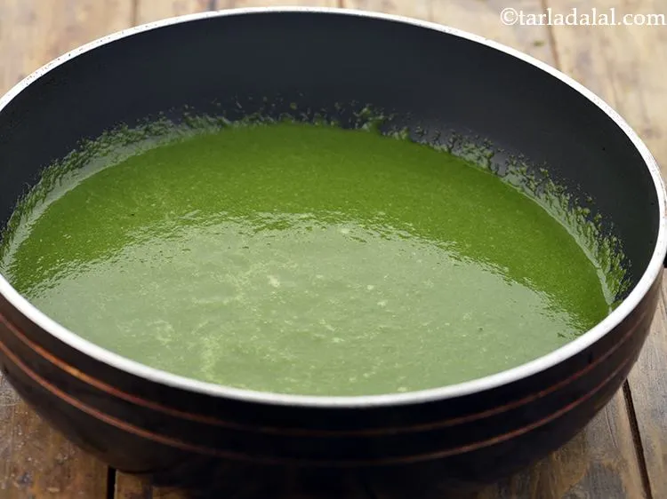 Step 14 – Transfer the mixture of the&nbsp;<strong>Low Calorie Palak Soup</strong>&nbsp;into the same non-stick pan.