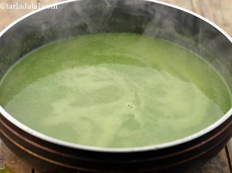 Step 17 – Mix the <strong>Low Calorie Spinach Soup</strong> well and cook on a medium flame for 2 …