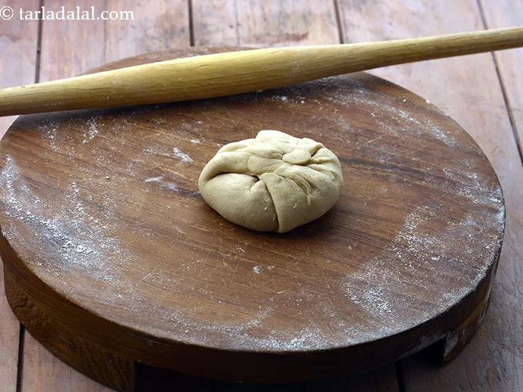 Step 16 – Bring together all the sides in the centre and seal tightly.