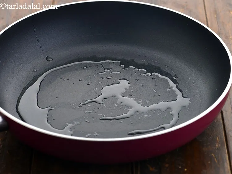 Step 35 – For the stuffing, heat 1 tbsp&nbsp;<a href="https://www.tarladalal.com/glossary-oil-671i">oil</a> in a deep non-stick pan.