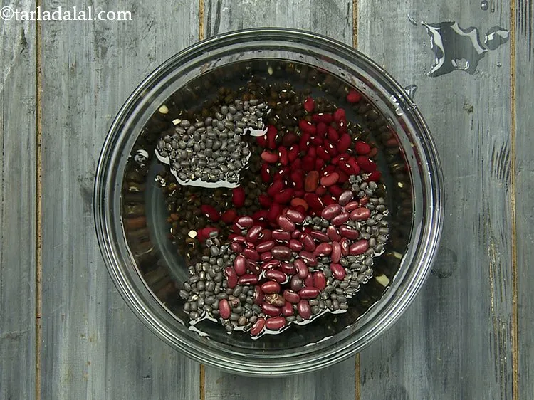 स्टेप 2 – पर्याप्त पानी डालें।