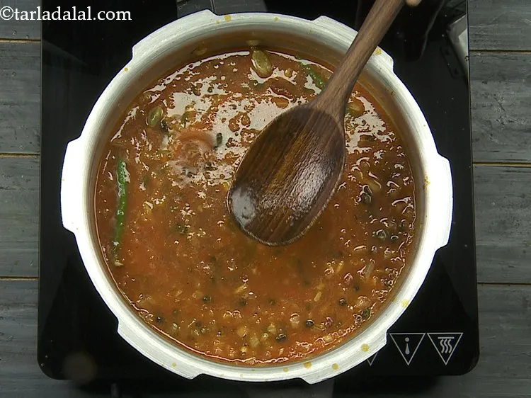 स्टेप 21 – अच्छी तरह से मिलाएं ताकि सारा मसाला अच्छी तरह से …