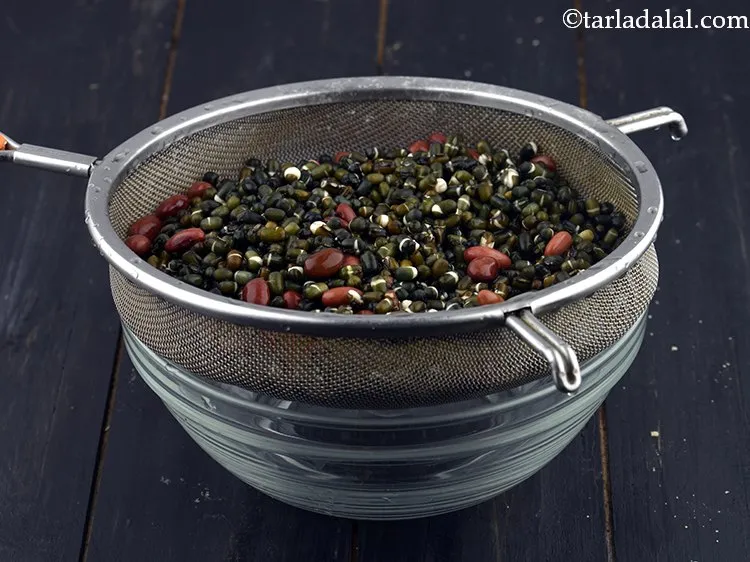 स्टेप 4 – सुबह में, उड़द और राजमा को अलग रख दें।