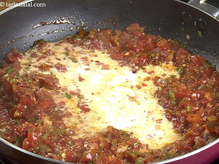 Step 20 – Add milk to give <strong>macaroni in a hurry</strong> a creamy, rich texture.