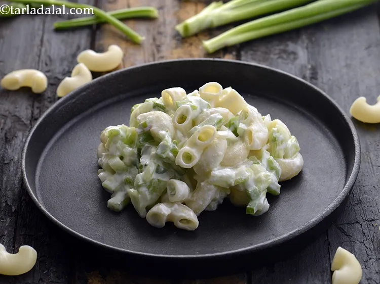 स्टेप 24 – कम से कम २ घंटे के लिए <strong>मैकरोनी सलाद</strong> को …