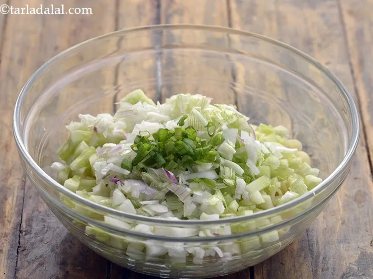 स्टेप 17 – अजमोदा डालें, यह वैकल्पिक है। यदि आपके पास है तो …