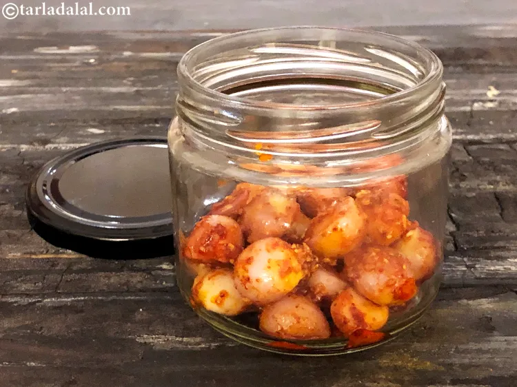 Step 14 – Store madras onion pickle in a sterilised glass jar, refrigerated for upto 2 weeks.