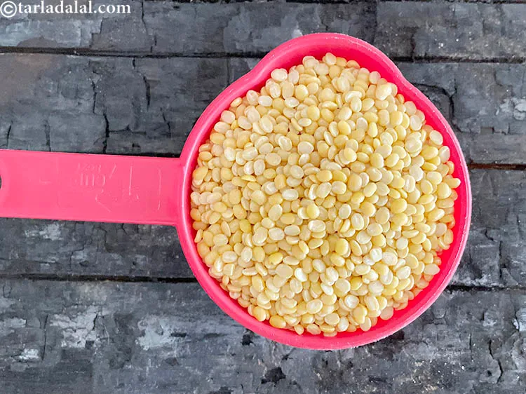 स्टेप 3 – पीली मूंग दाल कुछ इस तरह दिखती है। पीली मूंग …