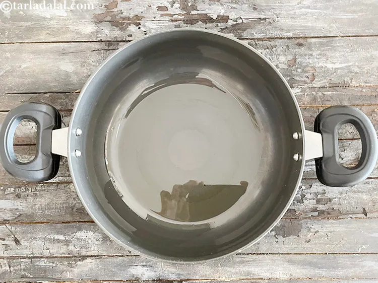 Step 13 – Heat 2&nbsp;teaspoons oil or ghee in a deep non-stick pan.