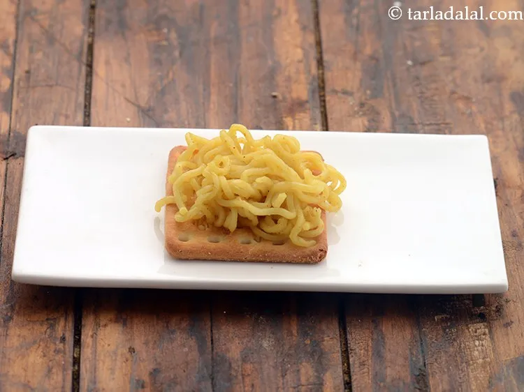 Step 14 – Top it with 1 tbsp of maggie noodles.