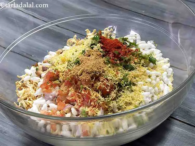 Step 14 – Finally, add the lemon juice and chaat masala to give a refreshing, tangy flavour.