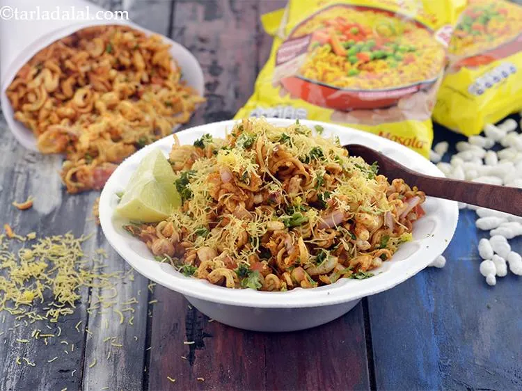 स्टेप 20 – अधिकांश चाट व्यंजनों की तरह, इस भेल को भी तुरंत …