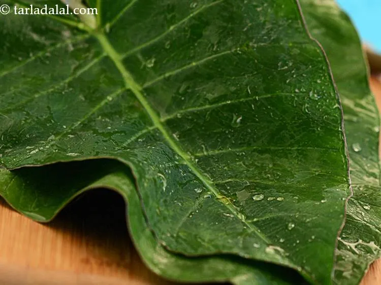 Step 6 – To make <strong>Maharashtrian patal bhaji recipe | palak ki patal bhaji | healthy patal bhaji</strong>, …