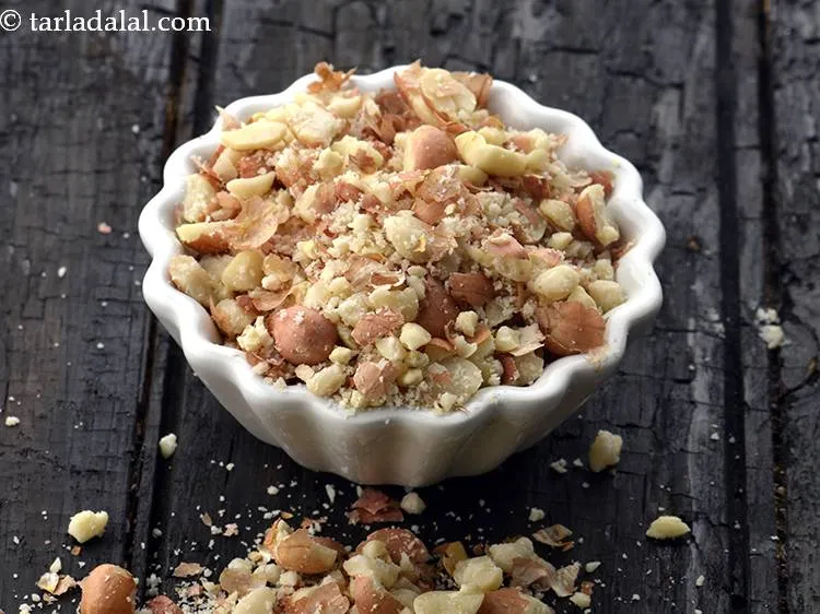 Step 22 – Add peanuts. These give a nice crunch in the <strong>healthy patal bhaji.</strong>