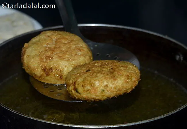 Step 25 – &nbsp;Deep-fry the kebabs till they are golden brown in colour from all the sides.