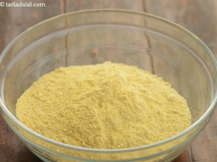 स्टेप 2 – <strong>मक्के की रोटी</strong> का आटा बनाने के लिए | <strong>पंजाबी …