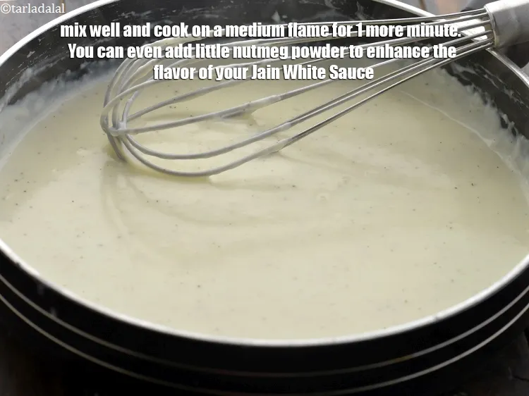 स्टेप 7 – अच्छी तरह से मिलाएं और मध्यम आंच पर १ मिनट …