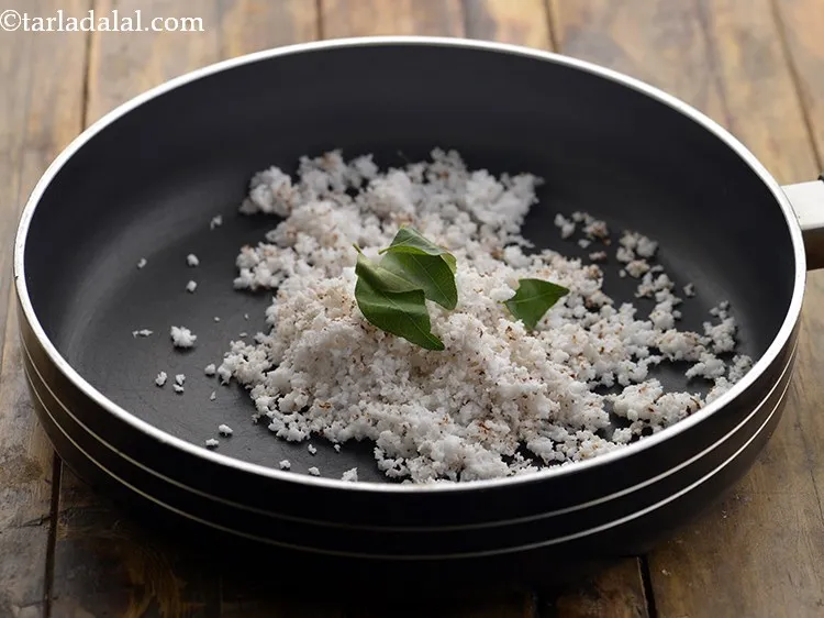 Step 3 – Next, add curry leaves.