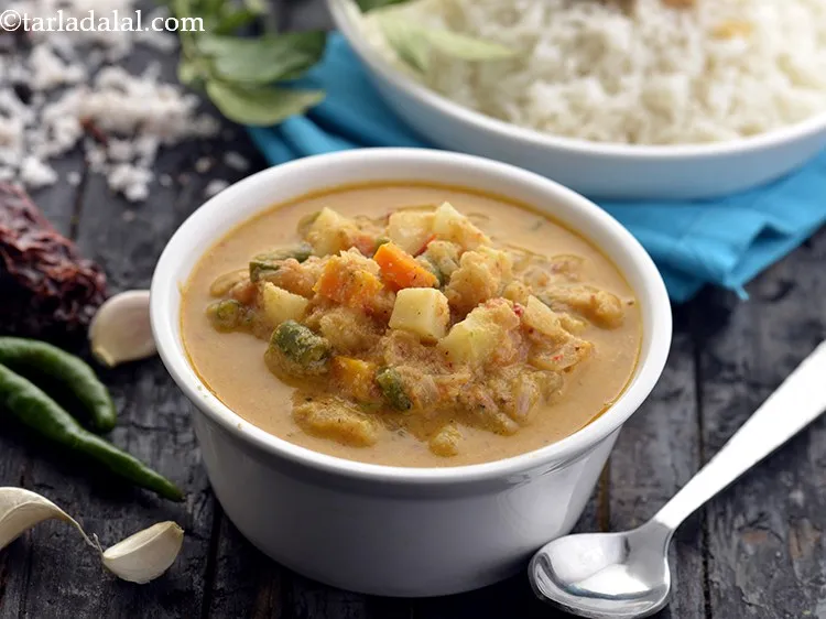 Step 25 – Serve the <strong>Malabari curry</strong> hot with rice.&nbsp;<a href="https://www.tarladalal.com/Avial-(-South-Indian-Recipes)-32909r" target="_blank">Avial</a>, <a href="https://www.tarladalal.com/Pongal-Kootu-South-Indian-Mixed-Vegetable-Curry-42312r" target="_blank">Pongal Kootu</a>, <a href="https://www.tarladalal.com/Vegetables-in-Coconut-Curry-Karwar-Style-Valval-Recipe-34564r" …