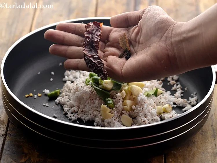 स्टेप 4 – साथ ही, पैन में १ स्टिक दालचीनी, १ लौंग, २ …