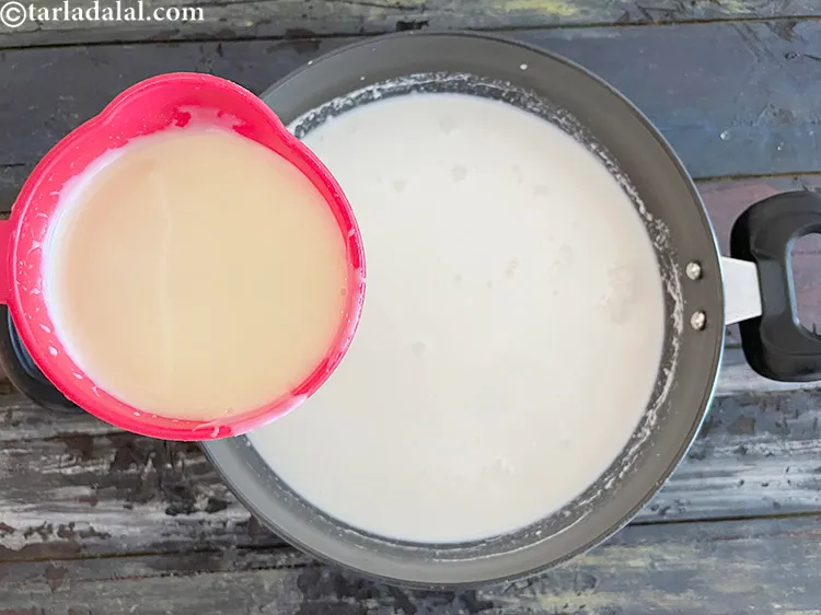 स्टेप 18 – ३/४ कप <a href=""https://www.tarladalal.com/glossary-condensed-milk-hindi-672i"">कन्डेन्स मिल्क</a> डालें।