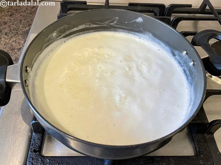 स्टेप 22 – दूध उबल के तैयार है। इसमें लगभग ९ से १० …