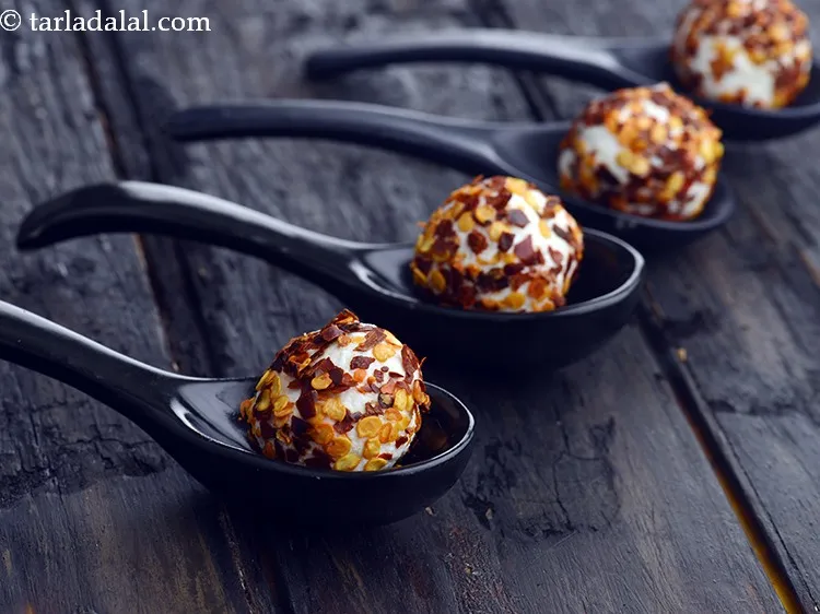 स्टेप 8 – रेफ्रिजरेंट करे <strong>पनीर चिली फ्लेक बॉल्स</strong> बनाने के लिए | …