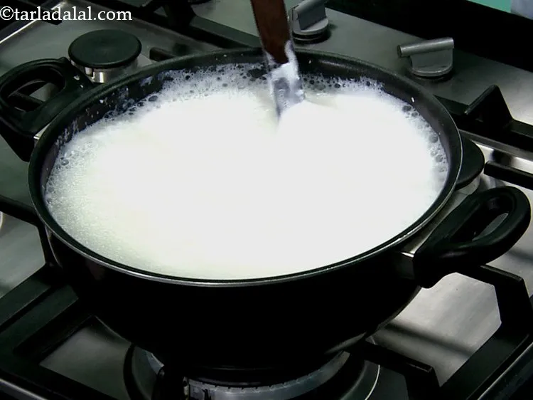 स्टेप 1 – <strong>मलाई पेड़ा</strong> बनाने के लिए | <strong>पेड़ा रेसिपी | मलाई …