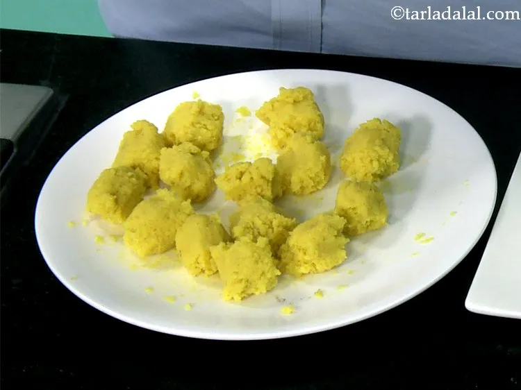 Step 16 – Divide the malai peda mixture into 16 equal portions.