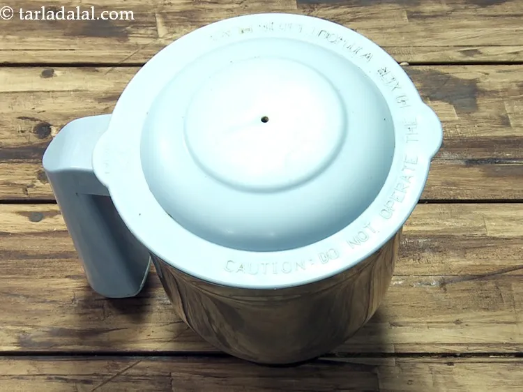 Step 16 – Close the lid of the jar and blend till smooth.