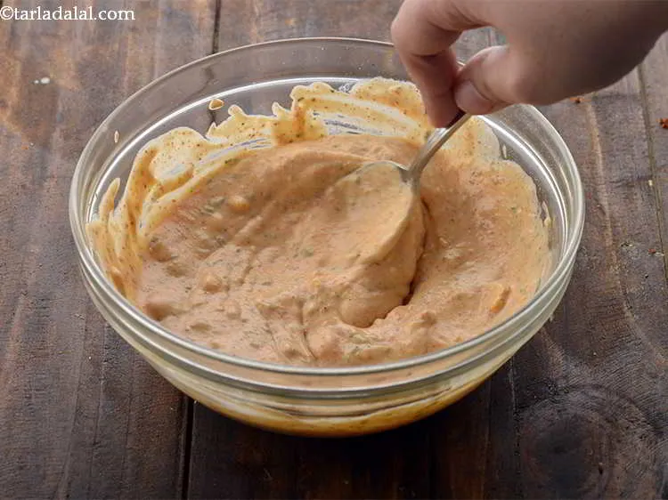 स्टेप 7 – आखिर में नमक डालें, चम्मच से अच्छी तरह मिला लें। …