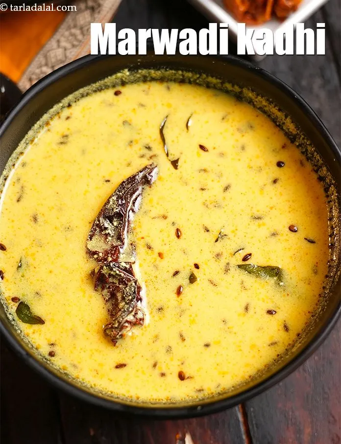 स्टेप 25 – <strong>राजस्थानी कढ़ी</strong>&nbsp;गरमागरम परोसें।