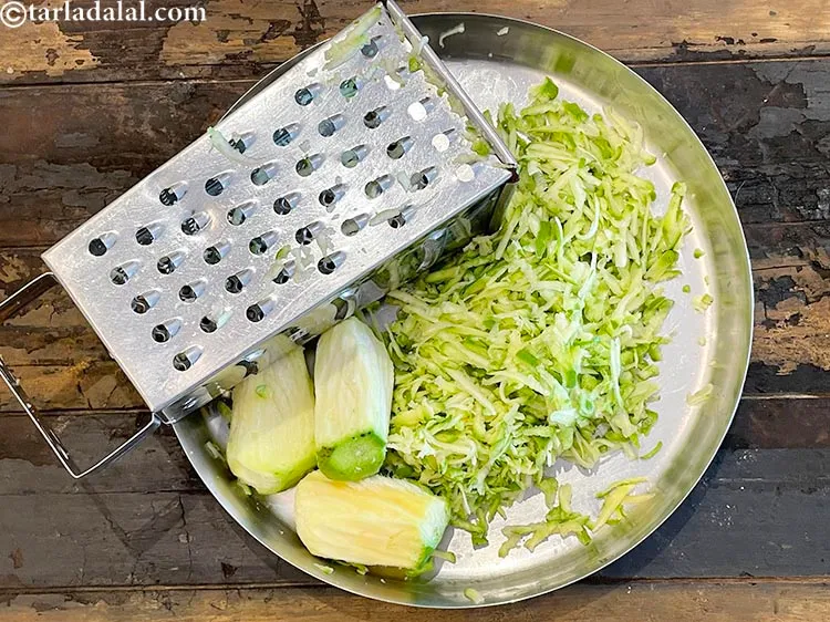 Step 5 – Grate the raw mango with the skin on.&nbsp;Raw mango has a firm skin and pulp. …