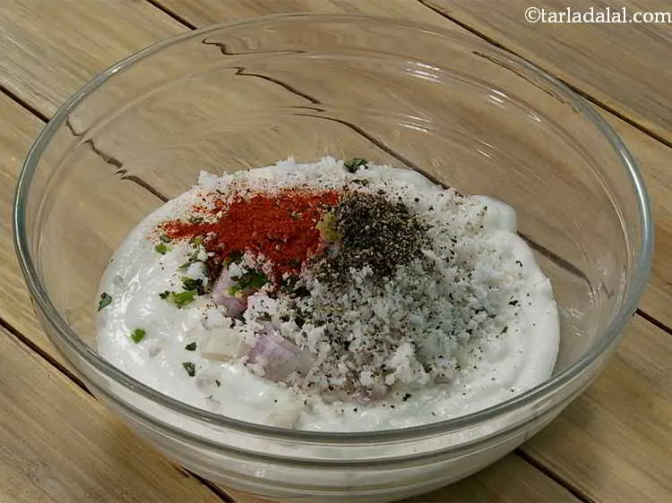 स्टेप 10 – अंत में, ताजी पिसी हुई काली मिर्च और स्वादानुसार नमक …