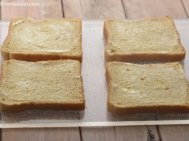 स्टेप 13 – सभी ४ ब्रेड स्लाइस को एक साफ, सूखी सतह पर …