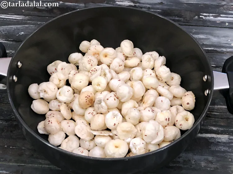 Step 2 – <meta charset="UTF-8" /> To make&nbsp;<strong>masala makhana recipe&nbsp;|&nbsp;spicy masala makhana&nbsp;|&nbsp;healthy makhana&nbsp;|masala phool makhana&nbsp;|&nbsp;roasted makhana in 10 …