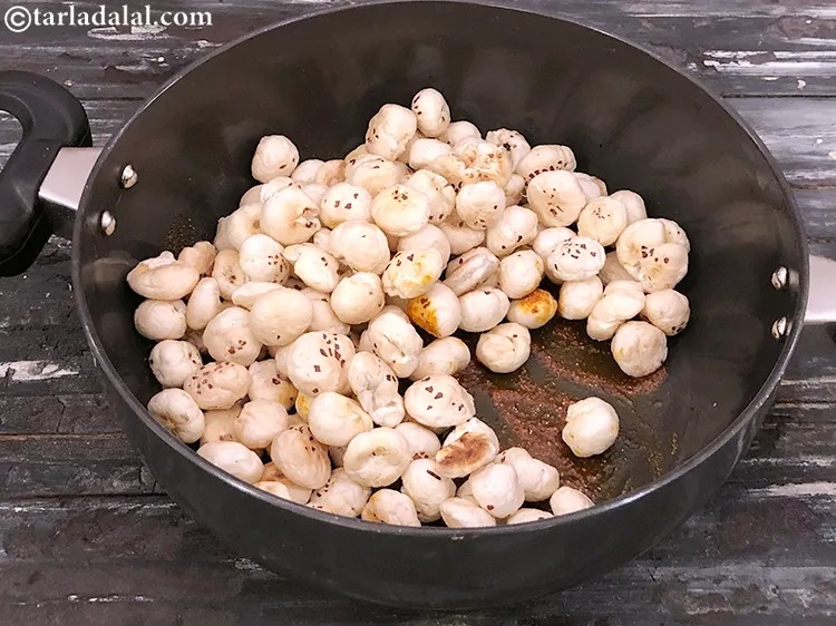 Step 10 – Switch on the flame, add the roasted makhanas.