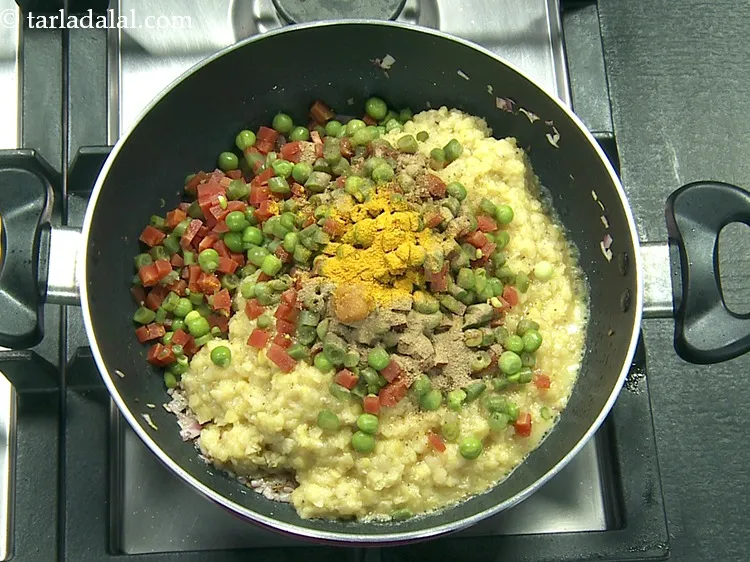 Step 22 – Add 1/2 tsp&nbsp;<a href="https://www.tarladalal.com/glossary-garlic-paste-lehsun-ki-paste-lahsun-ki-paste-350i">garlic (lehsun) paste</a>.