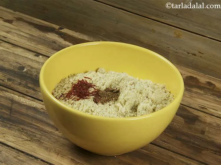 स्टेप 11 – केसर को अंत में डालें और अच्छी तरह मिलाएँ। यह …