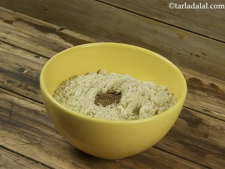 स्टेप 10 – जायफल पाउडर डालें और अच्छी तरह मिलाएँ। यह इसकी नींद …