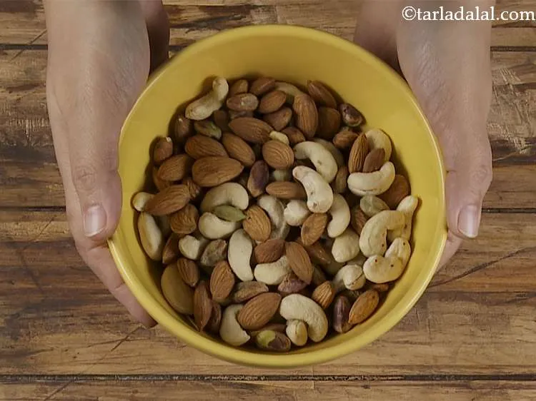 स्टेप 5 – सभी सामग्रियों को पूरी तरह से ठंडा करें। यदि मेवा …